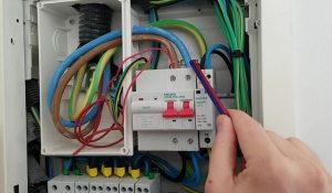 mantenimiento baja tensión protección sobretensiones